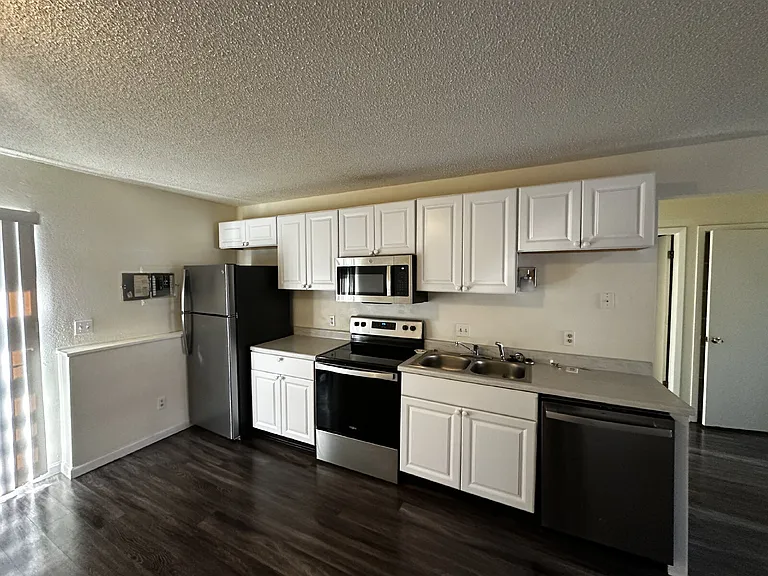 865 Hathaway Dr #D — Photo 7