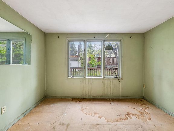 5th image of 1858 Bayard Ave