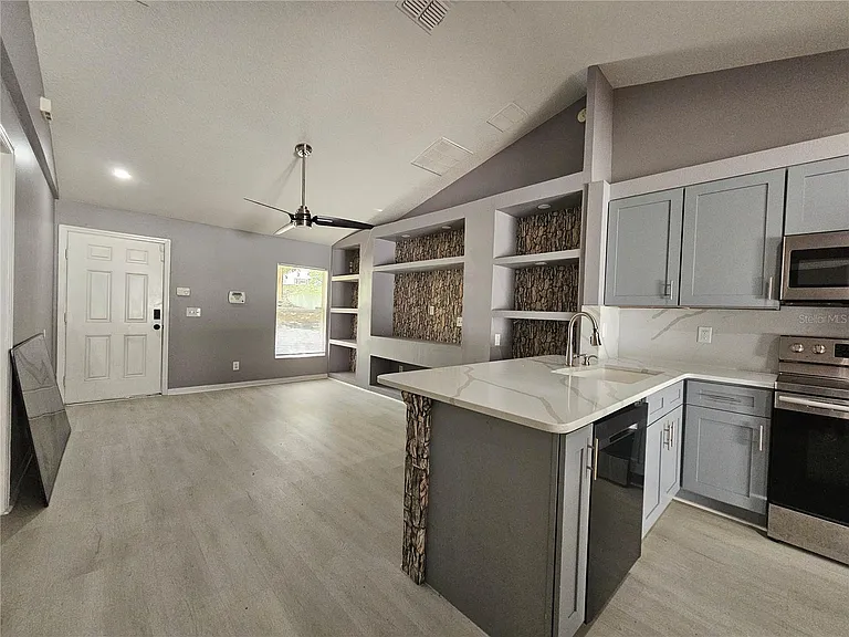 622 Brooke Ct — Photo 3