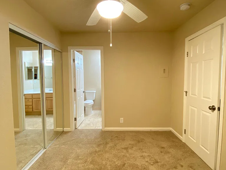 Almaden Plaza Apartments — Photo 9