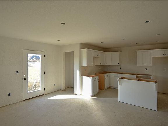 4th image of 900 Iroquois Dr