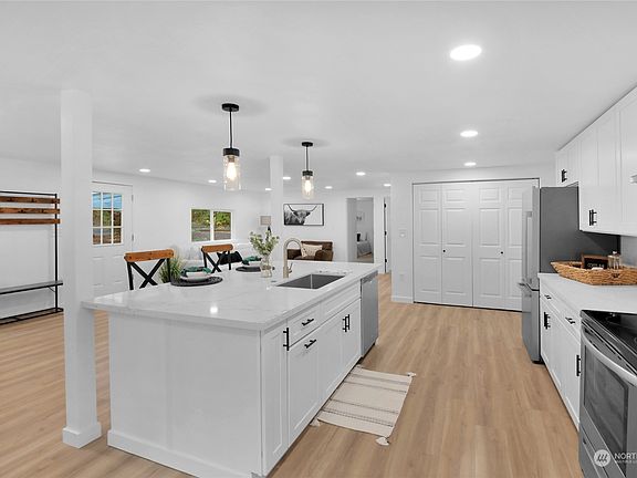 4th image of 13821 Admiralty Way