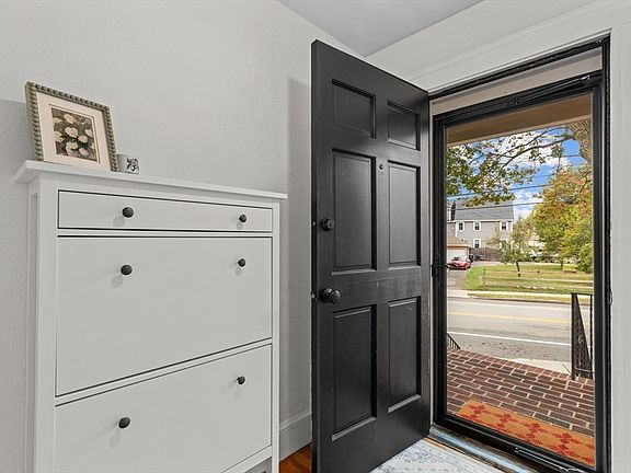 3rd image of 129 Waverley Ave #129