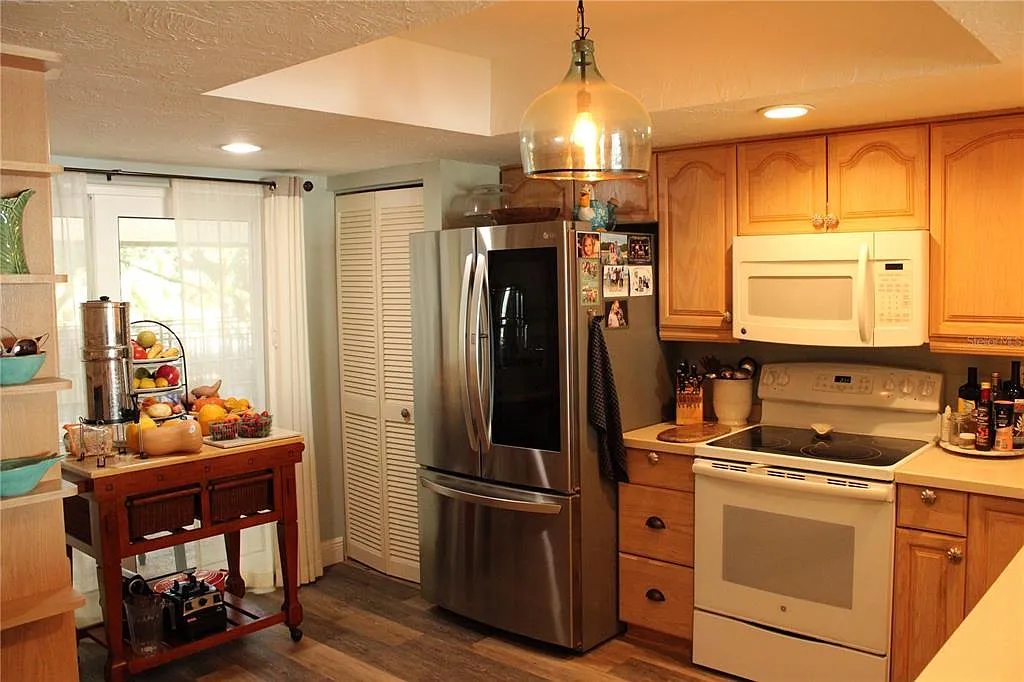2 bed, 2.0 bath, 1364 sqft, $2,495 — Photo 3