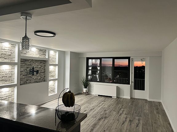 4th image of 285 Aycrigg Ave APT 11