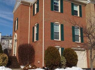 4216 Sleepy Lake Dr, Fairfax, VA 22033