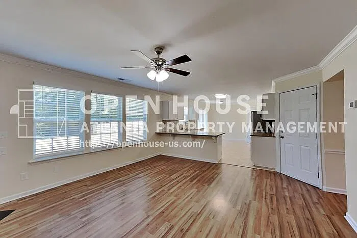 4 bed, 2.5 bath, 2399 sqft, $2,475 — Photo 3