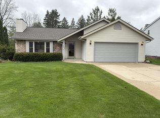 7369 S Hillendale DRIVE, Franklin, WI 53132