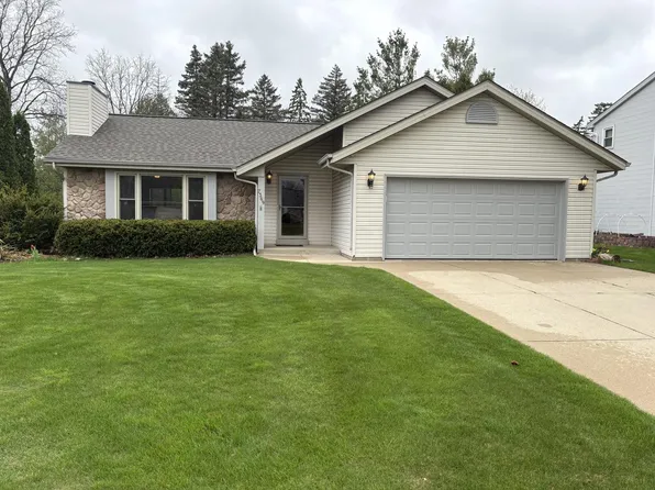 7369 S Hillendale DRIVE, Franklin, WI 53132
