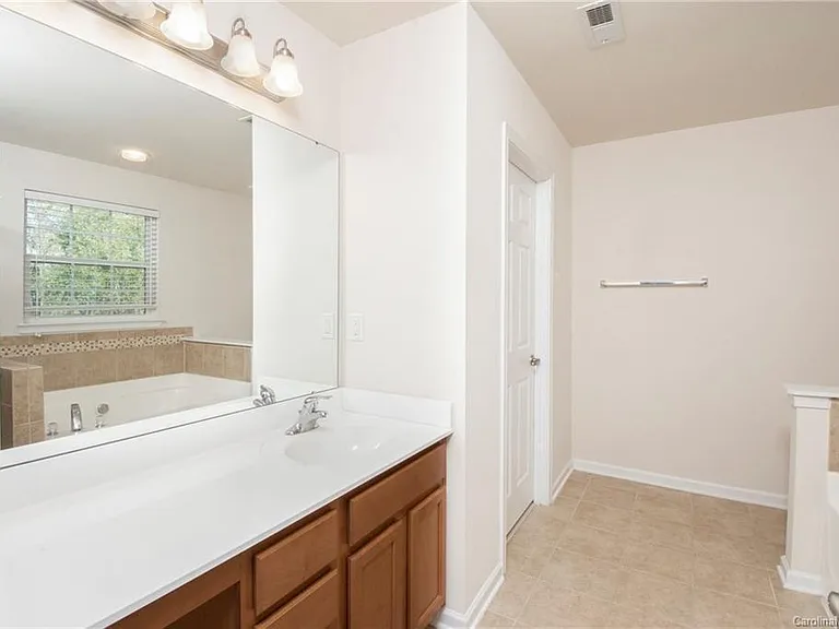 9722 Springholm Dr — Photo 19