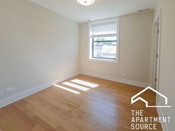 5th image of 2020-22 W Montrose Ave #2C