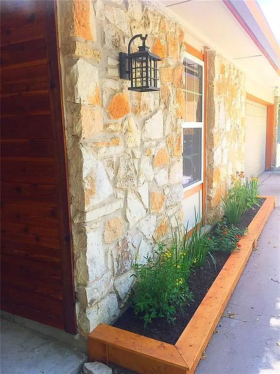 3 bed, 2.0 bath, 1478 sqft, $2,350 — Photo 4