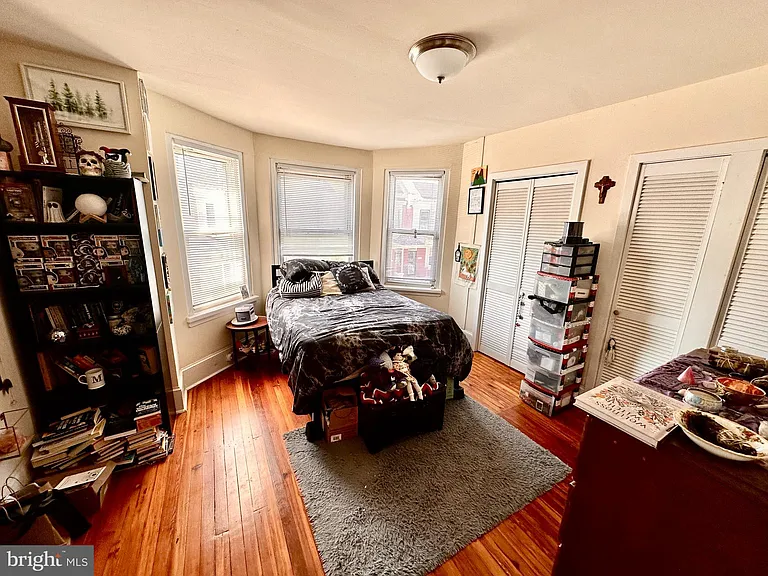 446 W Earlham Ter — Photo 9