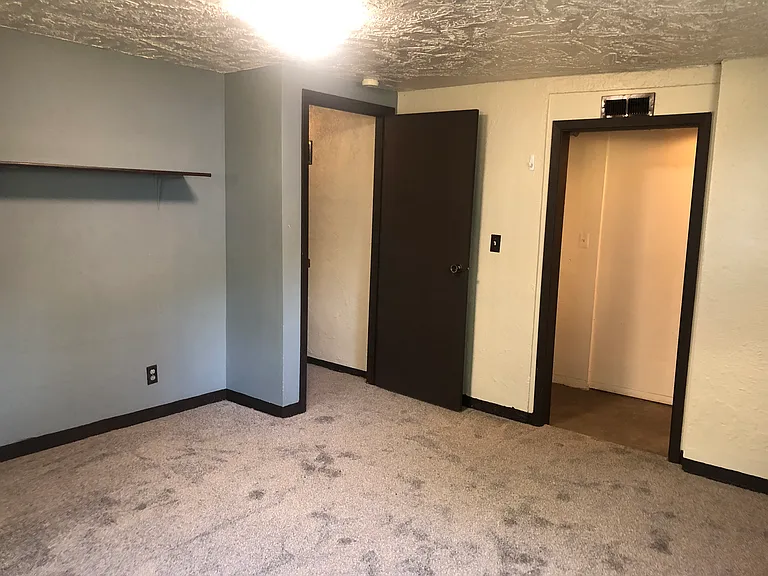 383 NW Irving St — Photo 8