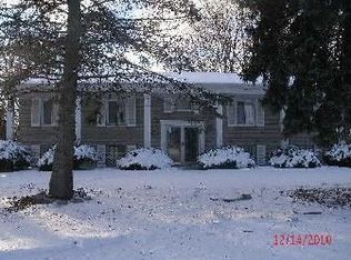 28351 San Marino Dr, Southfield, MI