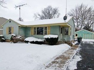 33010 N Rolling Hills Rd, Grayslake, IL 60030