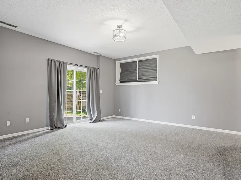 2415 Catskill Ct — Photo 27