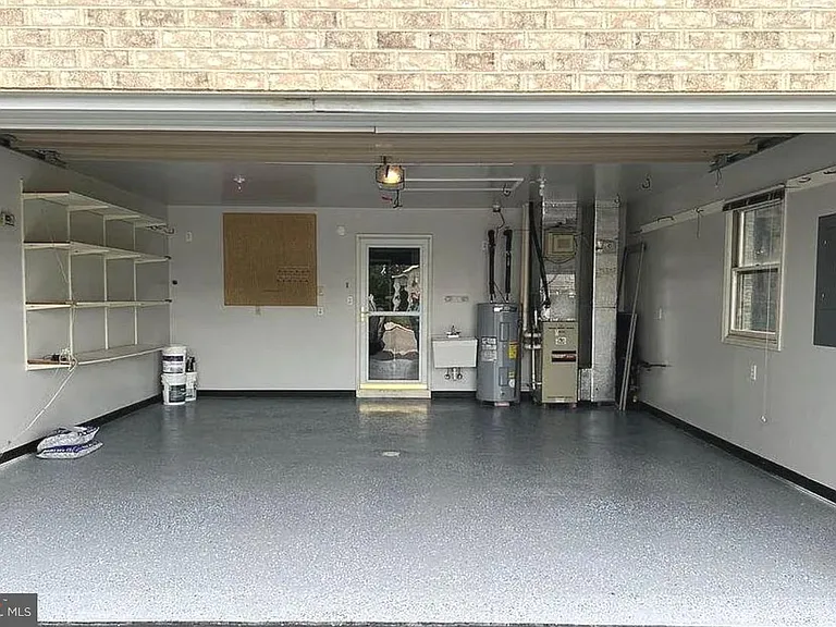 364 Phoenix Dr — Photo 4