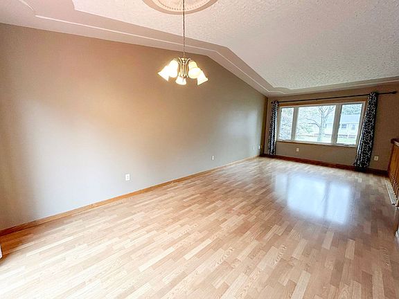 3rd image of 739 41st Ave NW