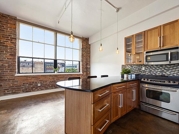 2nd image of 1301 Market St APT 304