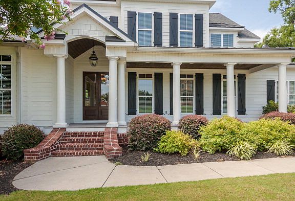 2nd image of 1470 Knob Hill Cir