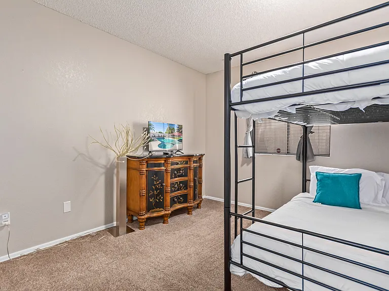 1010 E Wescott Dr — Photo 15