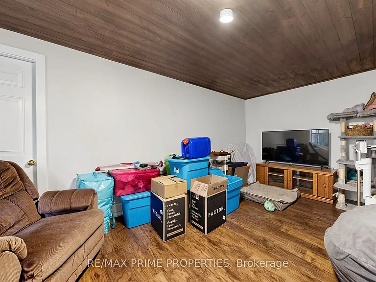 19108 Centre St #3 — Photo 4