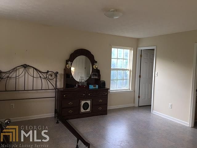 2nd image of 180 Riverbrooke Ter