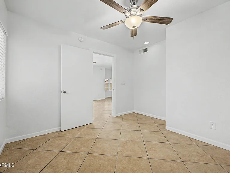 7637 W North Ln — Photo 23