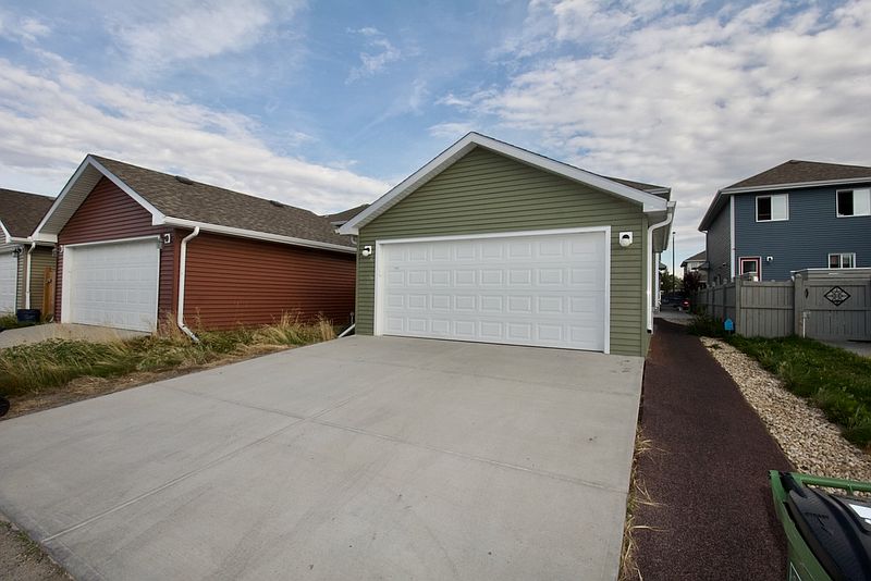 Edmonton House for rent - 4 Bedrooms — photo 3
