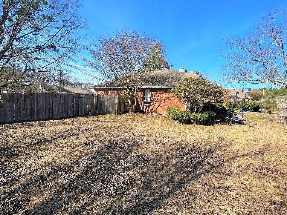 2nd image of 414 Audubon Cir