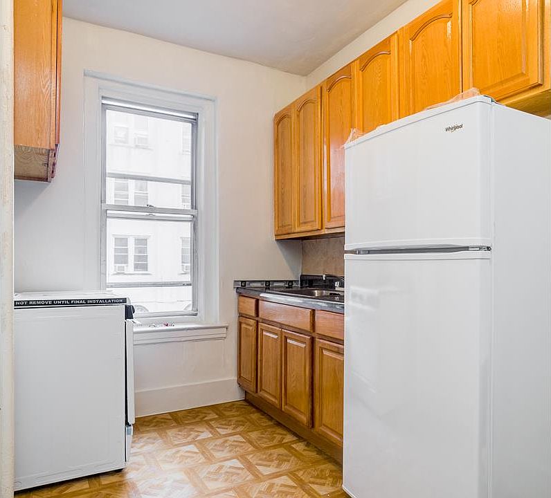 1st image of 1700 E 15th St #B9