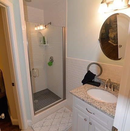 3rd image of 6445 Glennox Ln