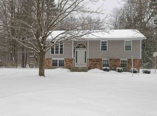 23 Acorn Ave, Clifton Park, NY