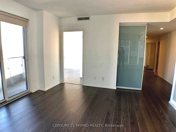 5th image of 68 Shuter St #2208