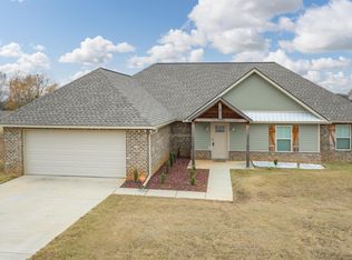 142 Rob Lee St, Moundville, AL 35474