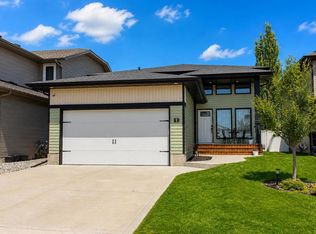 9 N Bowman Cir, Sylvan Lake, AB T4S 0H4
