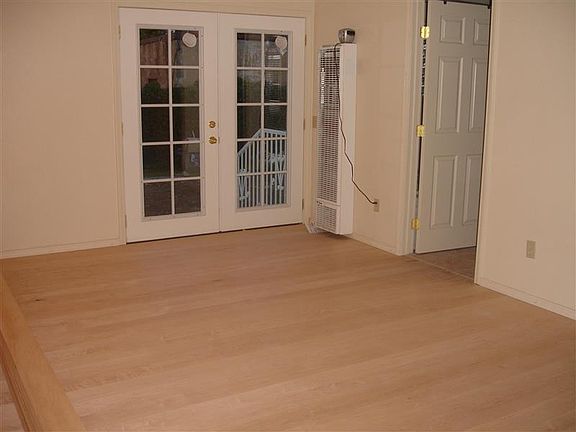4th image of 807 W 105th St