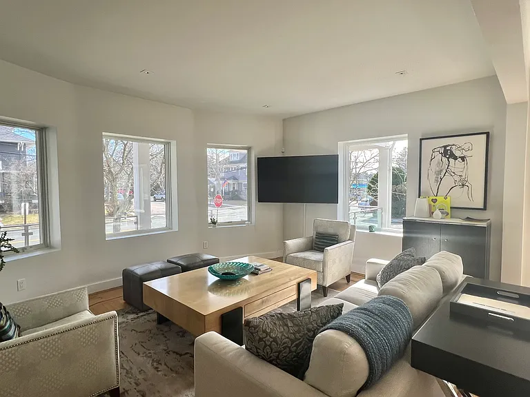 168 Elmgrove Ave #1 — Photo 5