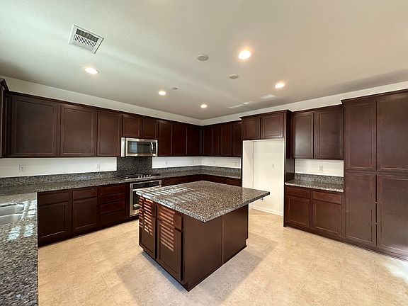 5th image of 15774 Sweet Bay Ave