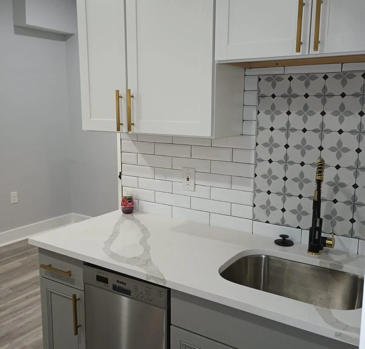 110 E 18th Ave — Photo 3