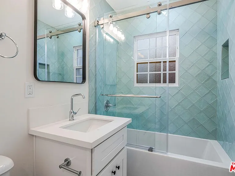 2308 1/2 Pisani Pl — Photo 15