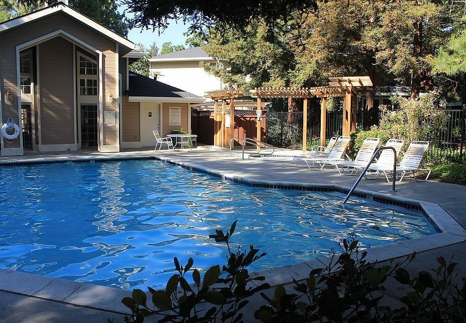 1st image of 2725 Somerset Park Cir