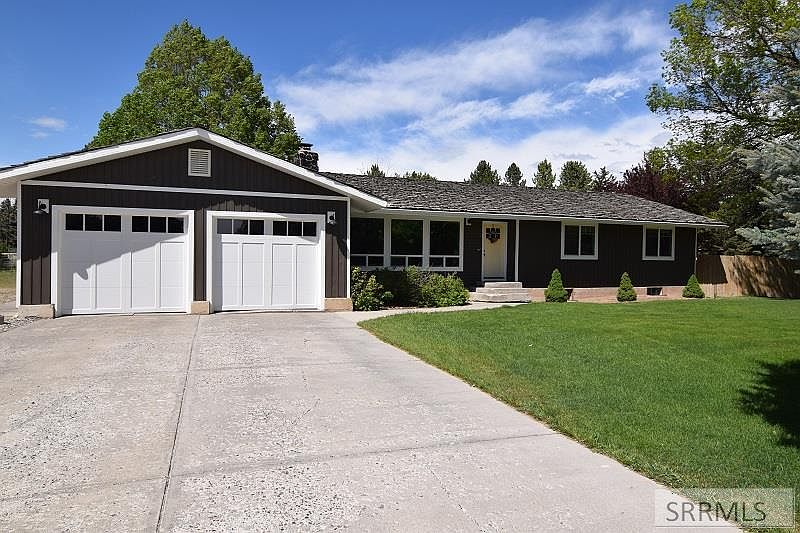 1st image of 3835 E Georgia Ln