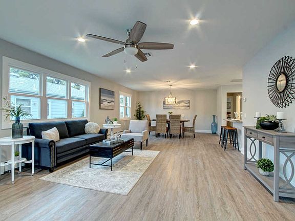3rd image of 10 Wedgeport Dr