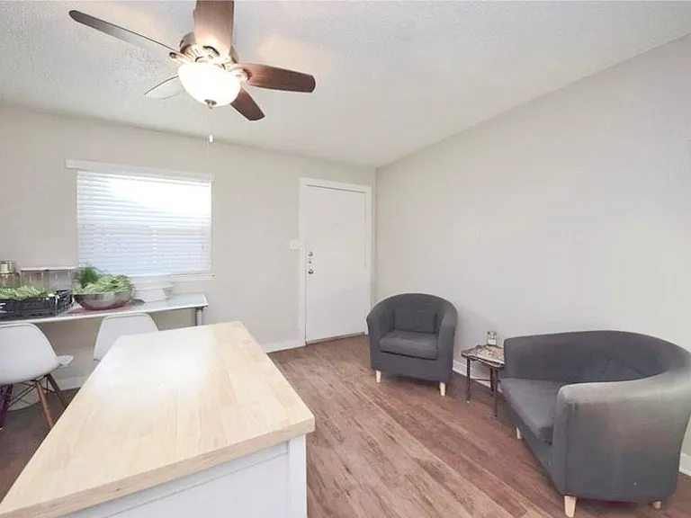 2401 Manor Rd #132A — Photo 2