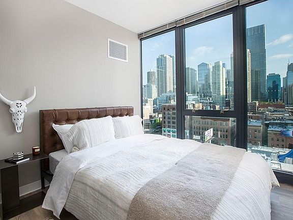 2nd image of 635 N Wells St #1813