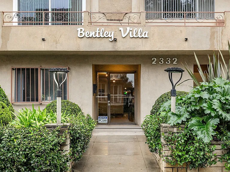 2332 S Bentley Ave — Photo 4