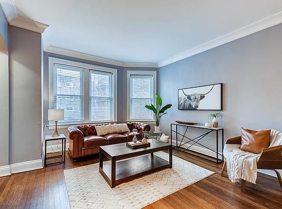 2nd image of 1354 W Greenleaf Ave APT 1A