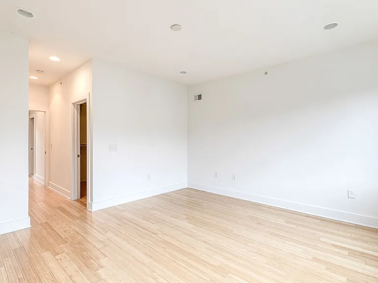 919 N 5th St #13 — Photo 5